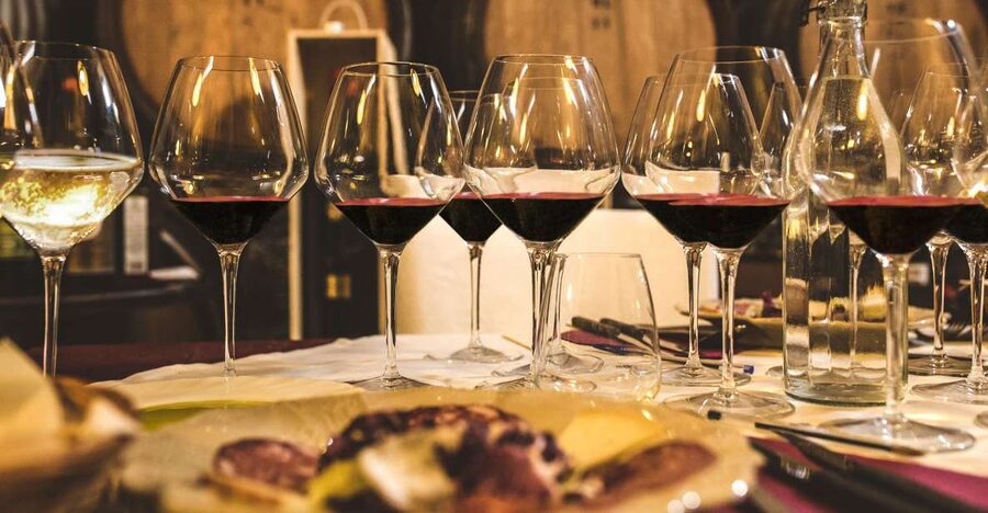 San Gimignano: Lunch or Dinner at a Winery with Wine Tasting - Lunch or dinner with local pairings: how the meal teaches you