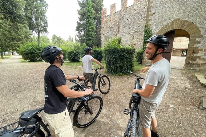 San Gimignano, Siena, Monteriggioni, Chianti Day Trip with Lunch & Wine Tasting - Monteriggioni Fortress Walls: The Short Stop That Wins Fans