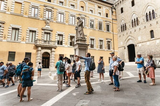 Siena and San Gimignano: Small-Group Tour with Lunch from Florence - Stop 1: Piazza del Campo, Siena’s main square, and getting your bearings