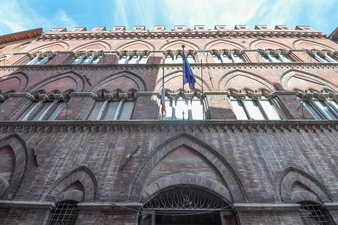Siena’s Ultimate Food Tour: Full Tuscan Meal by Do Eat Better - Small group size and time in the historic center
