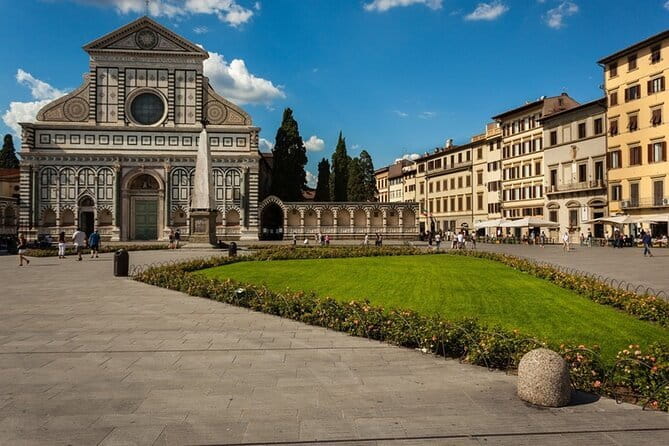 Skip-the-Line Accademia Guided Visit: David Secrets and Beyond - The small group feel, headsets, and how to hear your guide
