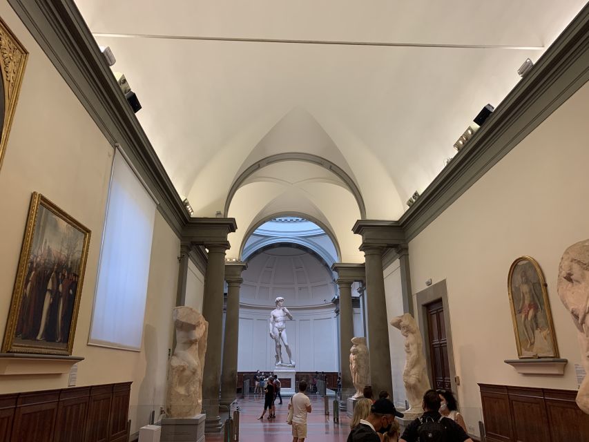Skip-the-Line Accademia Tour – See Michelangelo’s David! - Audio Headsets and Small Groups: The Practical Differences