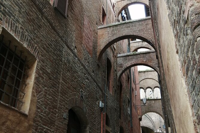Skip the Line: Siena Duomo and City Walking Tour - Entering the Duomo di Siena with a skip-the-line ticket