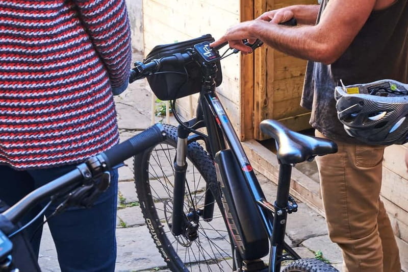 Sunset E-bike Tour of Tuscan & Florentine Hills with tasting - The downhill return through Porta Romana, plus a gelato-friendly finish