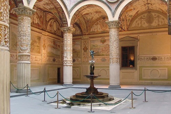 The Best of Florence Walking Tour in a Small Group - Piazza della Signoria and Palazzo Vecchio: where Florence staged politics