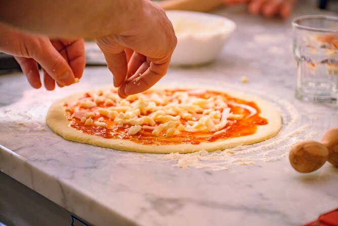 The Italian Way: Pizza and Gelato Class with Unlimited Wine - Unlimited Wine, Social Atmosphere, and the Dinner Finish