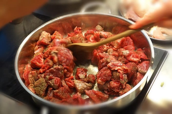 Tuscan Cooking Class and Dinner in Florence - Where the Class Starts Near Piazza Santa Trinita and the Arno Walk