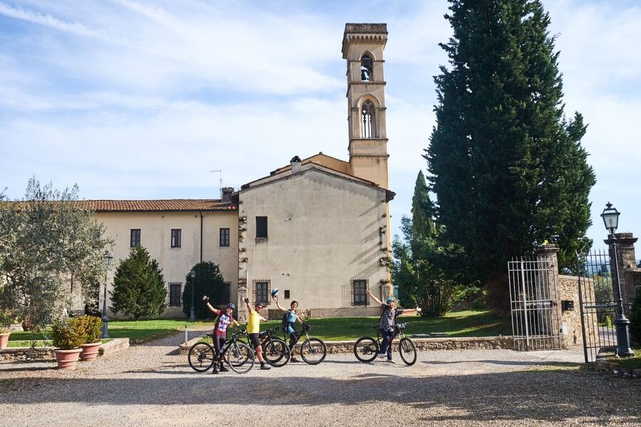 Tuscany Hills Bike Tour with Lunch at farm and Wine Tasting - Buying wine and olive oil, and why shipping is a big deal