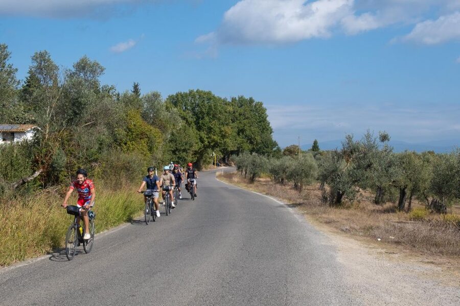 Tuscany Hills Bike Tour with Lunch at farm and Wine Tasting - Bike, gear, and comfort tips that help you finish strong