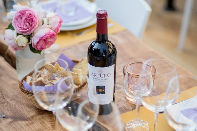Wine and food tasting in an organic family winery - Welcome aperitivo to wine tasting: the pacing is the point